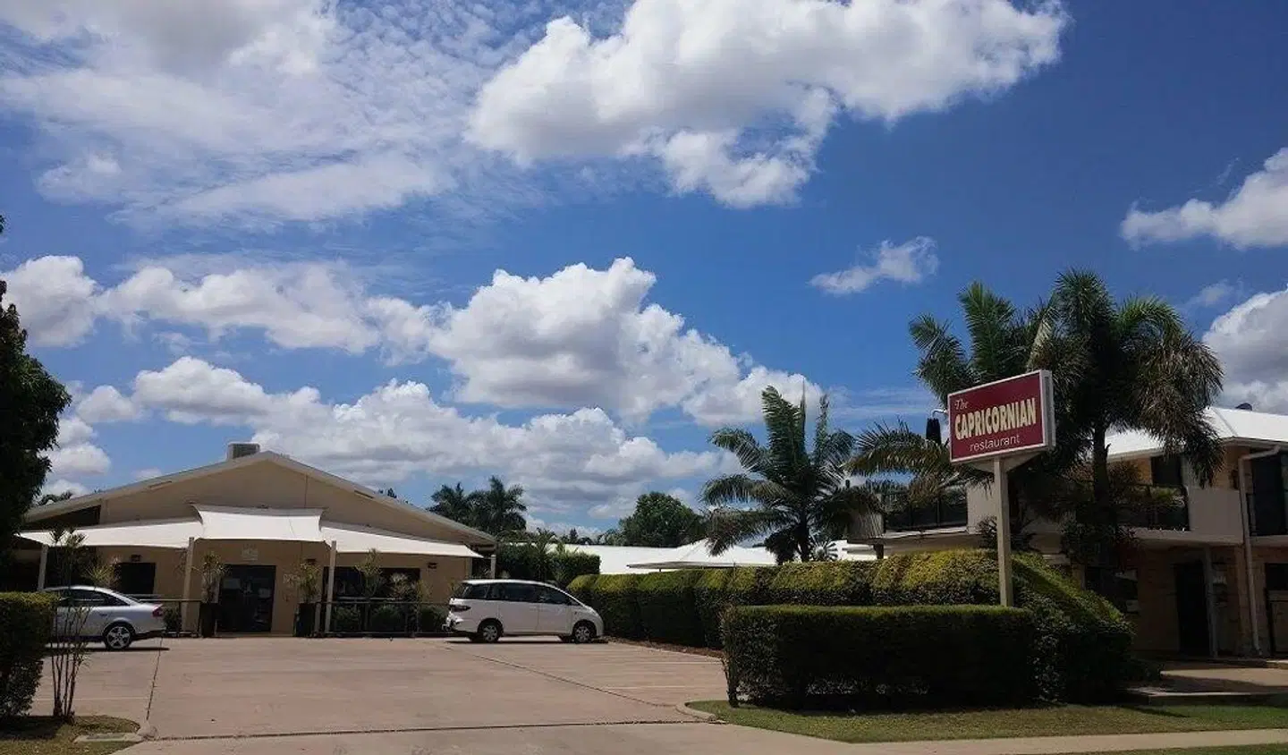 Emerald Central Palms Motel EXTERIOR