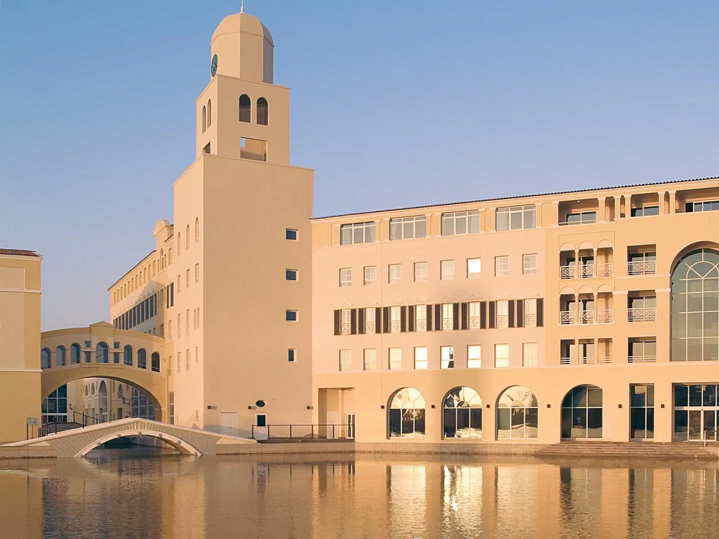 Copthorne Lakeview Executive Apartments Dubai, Green Community EXTERIOR