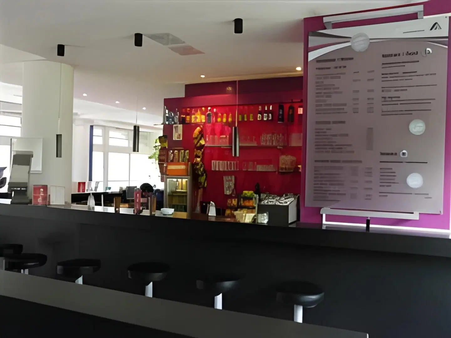 DJH Berlin International Bar
