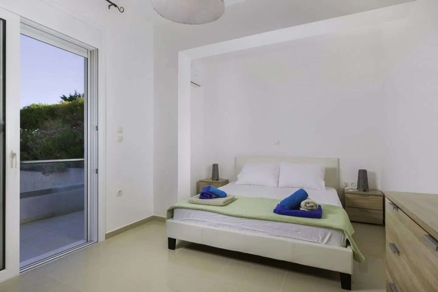 Hill and Sea View Villa ROOM_EXAMPLE