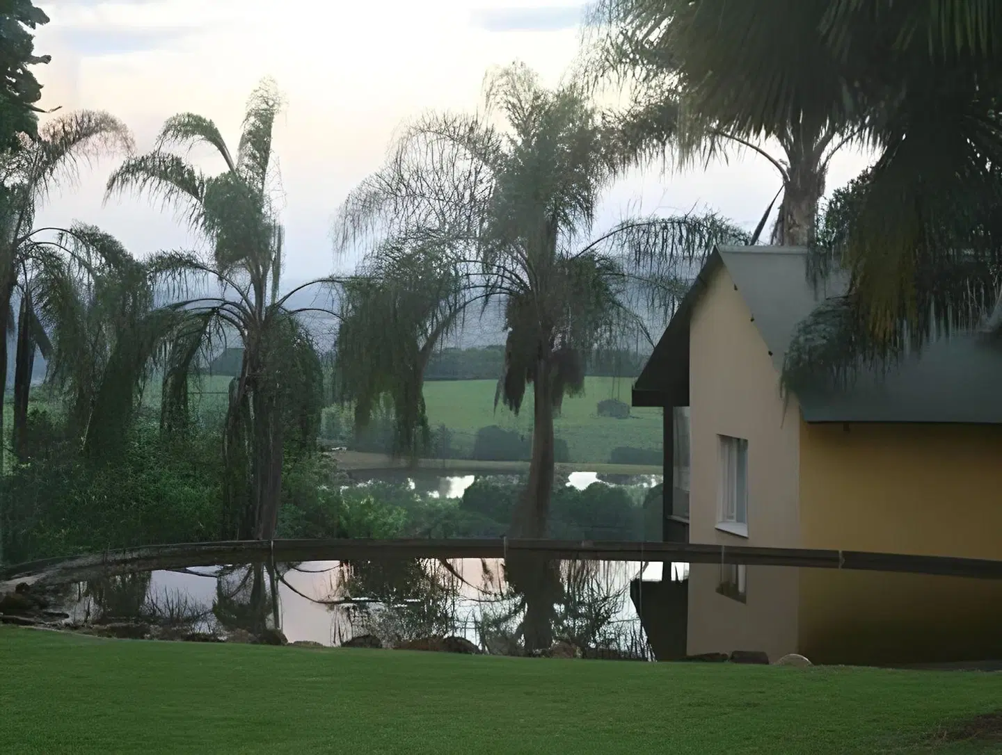 Nabana Lodge EXTERIOR
