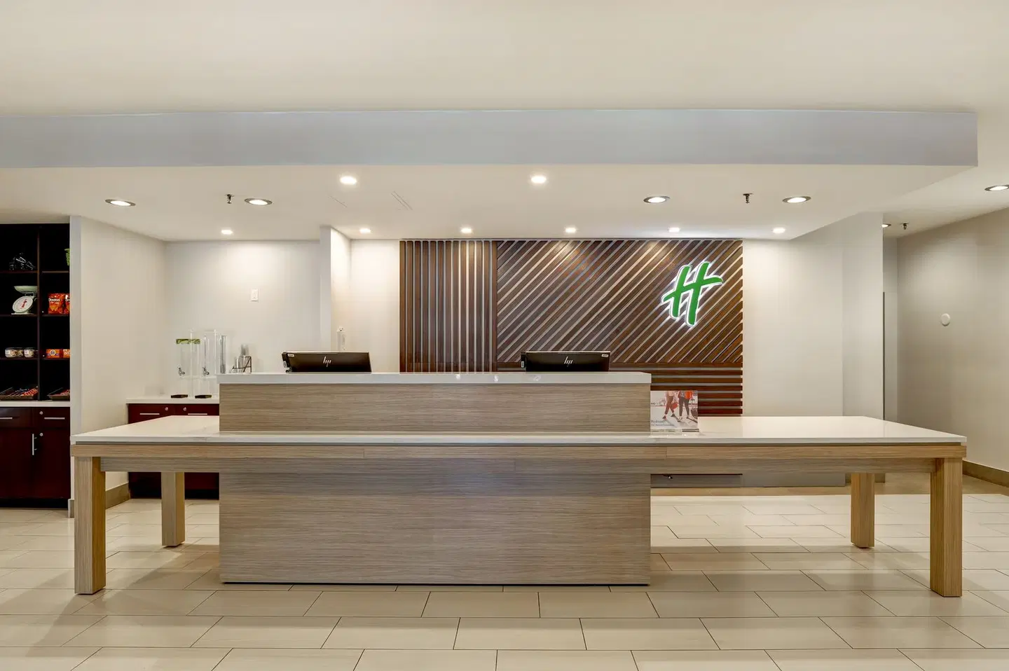 Holiday Inn Ottawa Dwtn - Parliament Hill by IHG LOUNGE_LOBBY