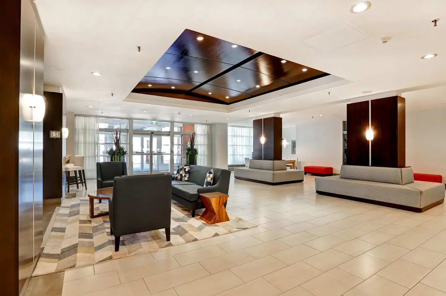 Holiday Inn Ottawa Dwtn - Parliament Hill by IHG LOUNGE_LOBBY
