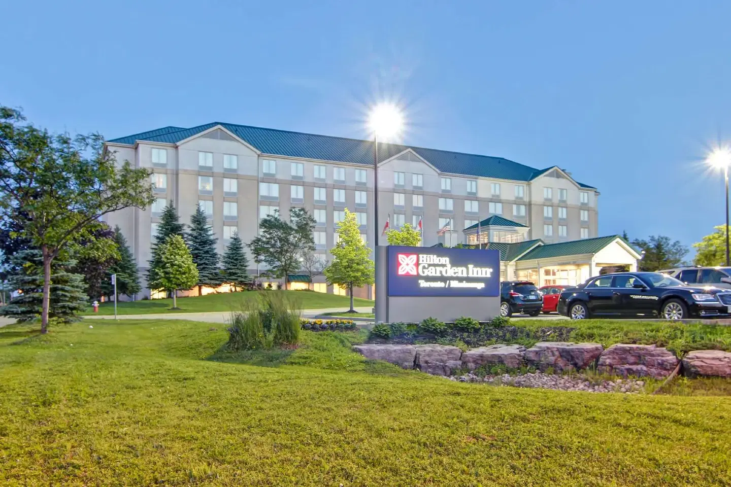 Hilton Garden Inn Toronto/Mississauga EXTERIOR