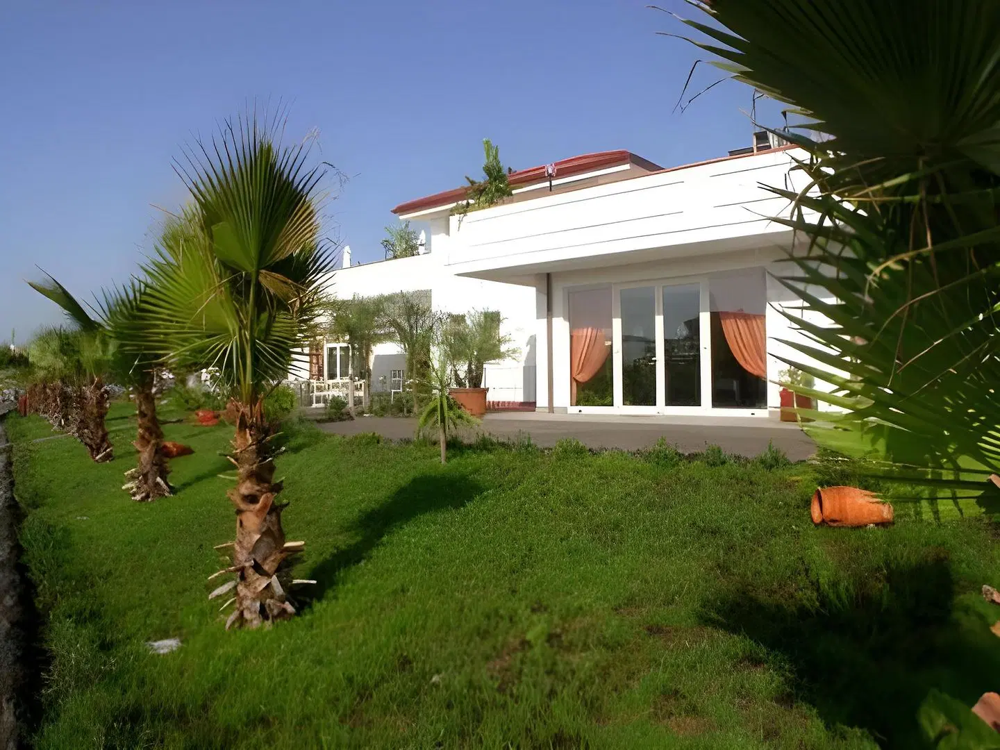 King's House Hotel Resort EXTERIOR