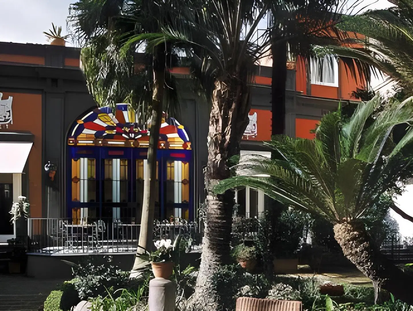Costantinopoli 104 EXTERIOR