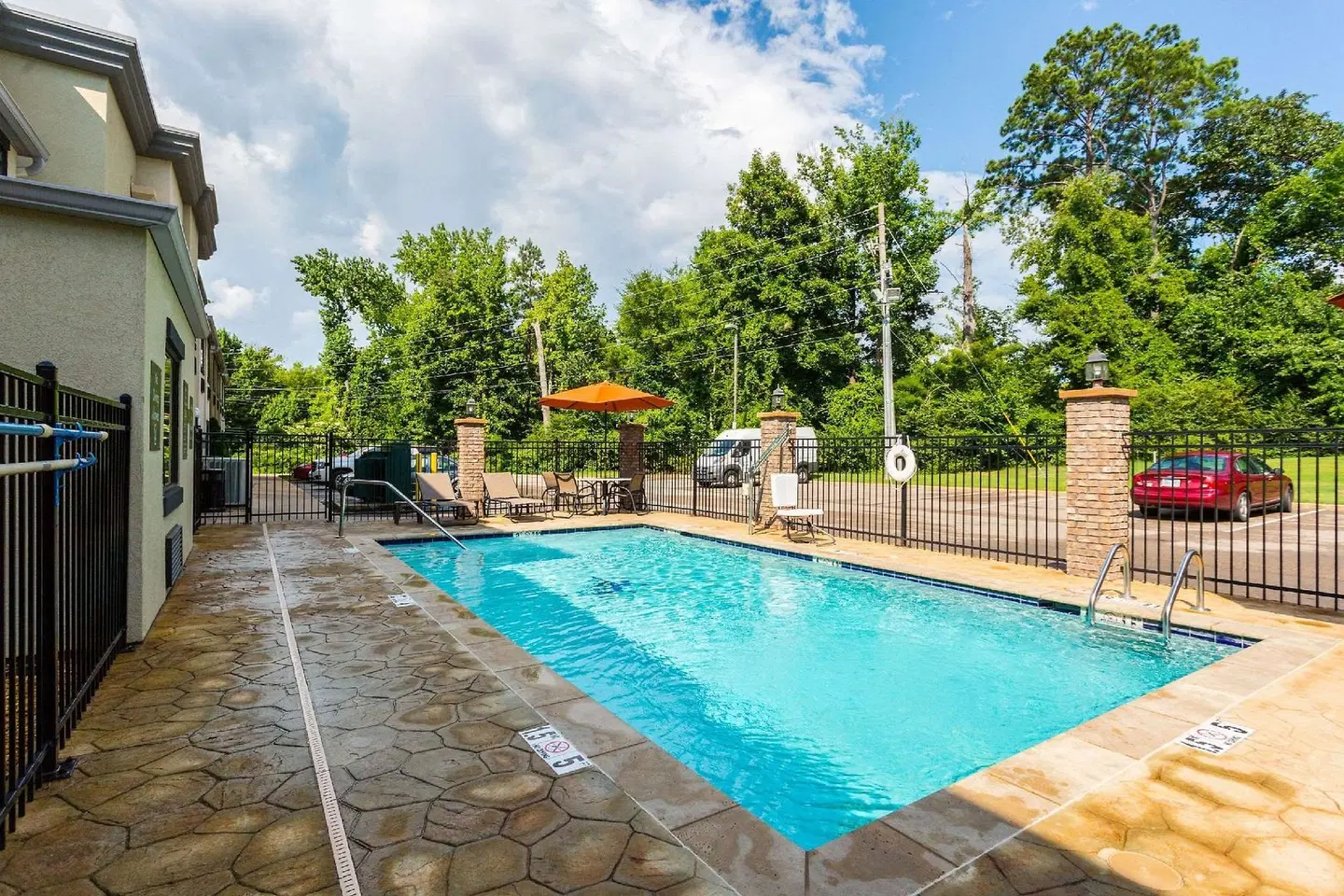 Comfort Inn Tupelo OUTDOOR_POOL