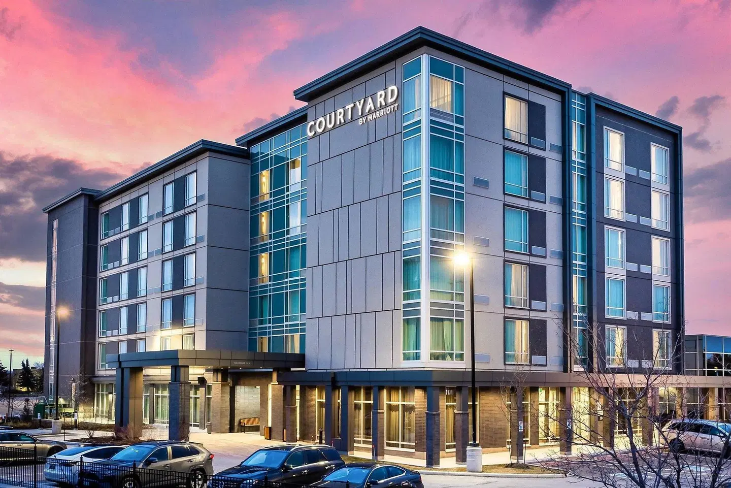 Courtyard by Marriott Burlington EXTERIOR