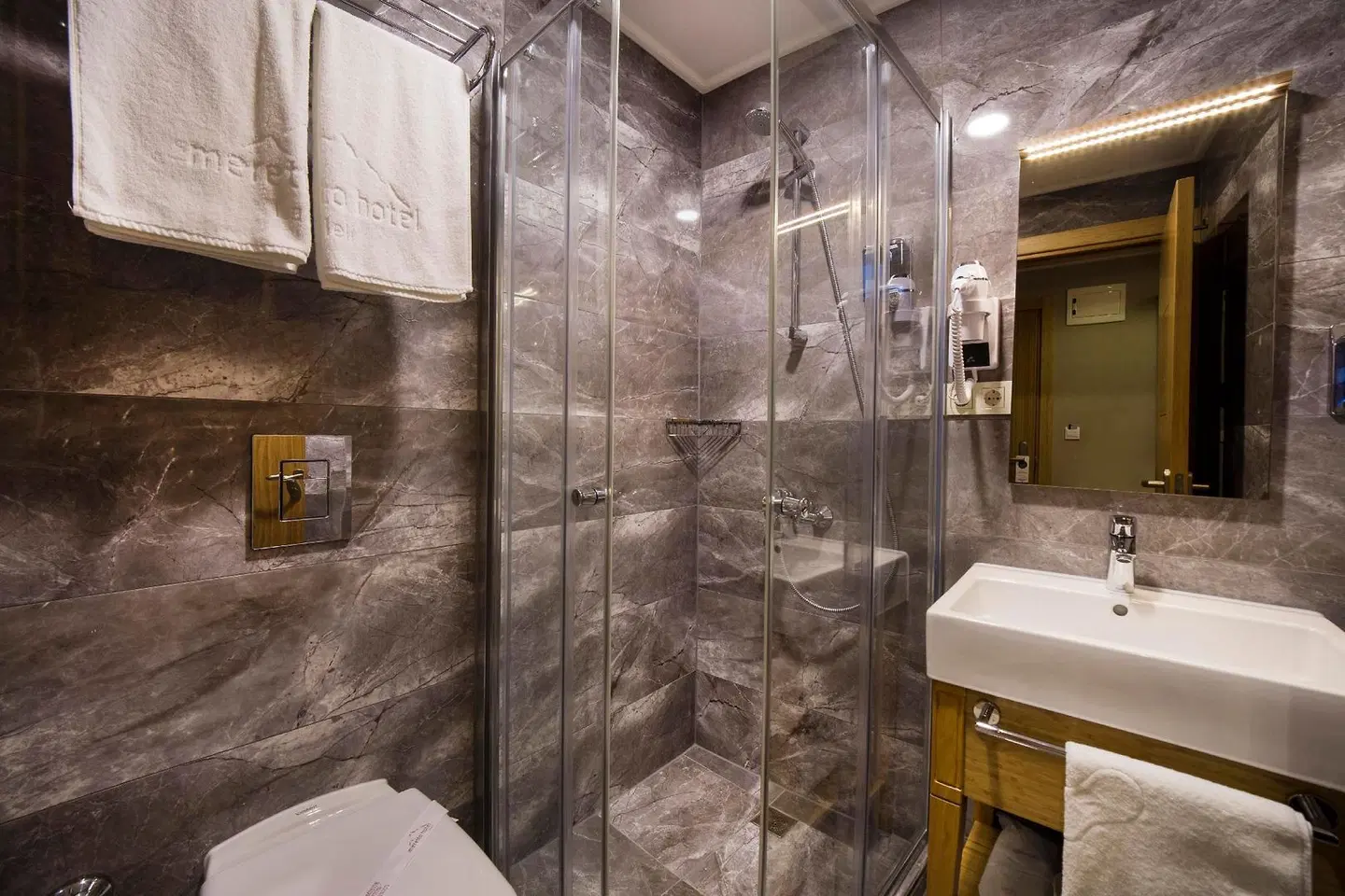Meretto Hotel LALEL' Badezimmer