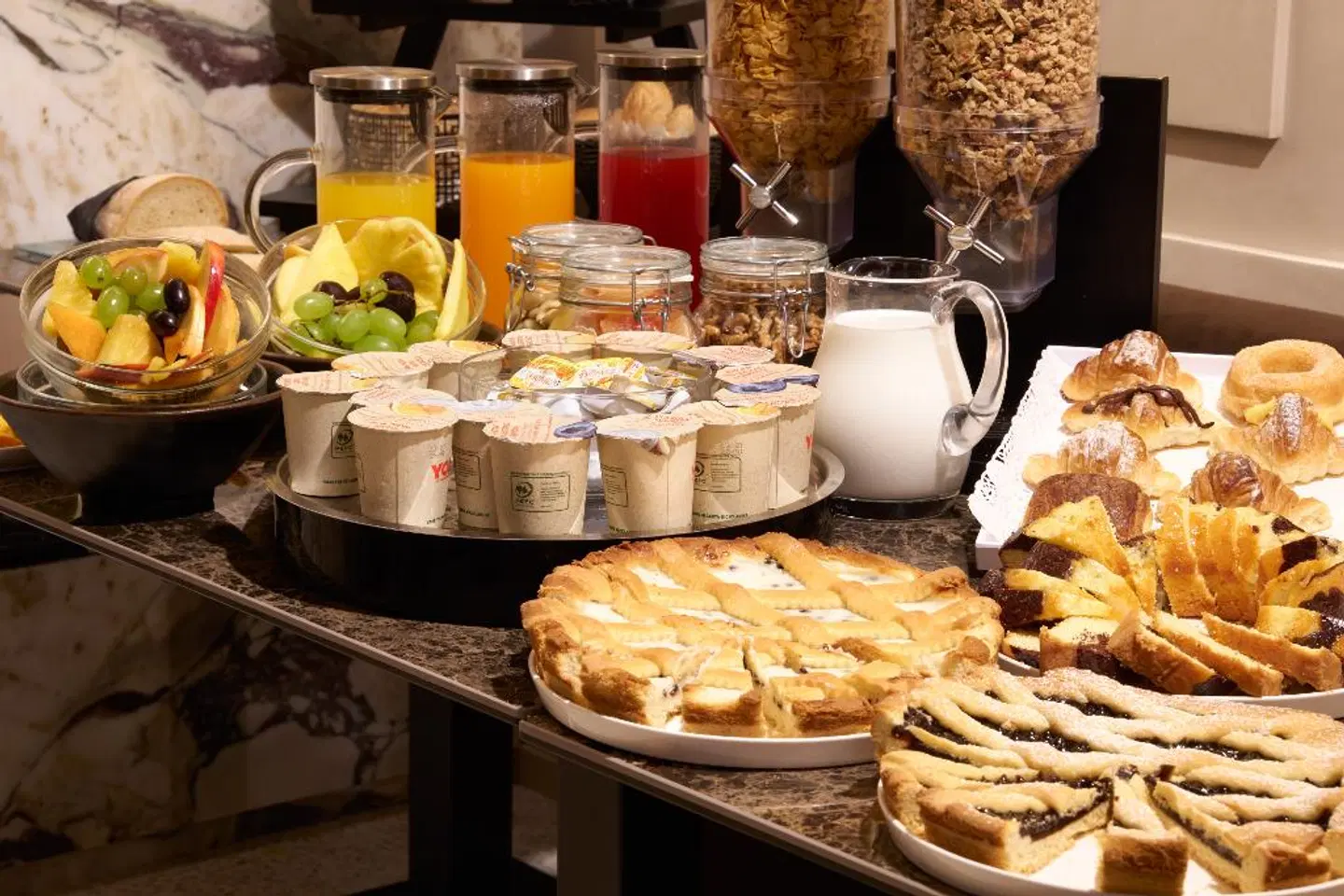 Borghese Contemporary Hotel Restaurant