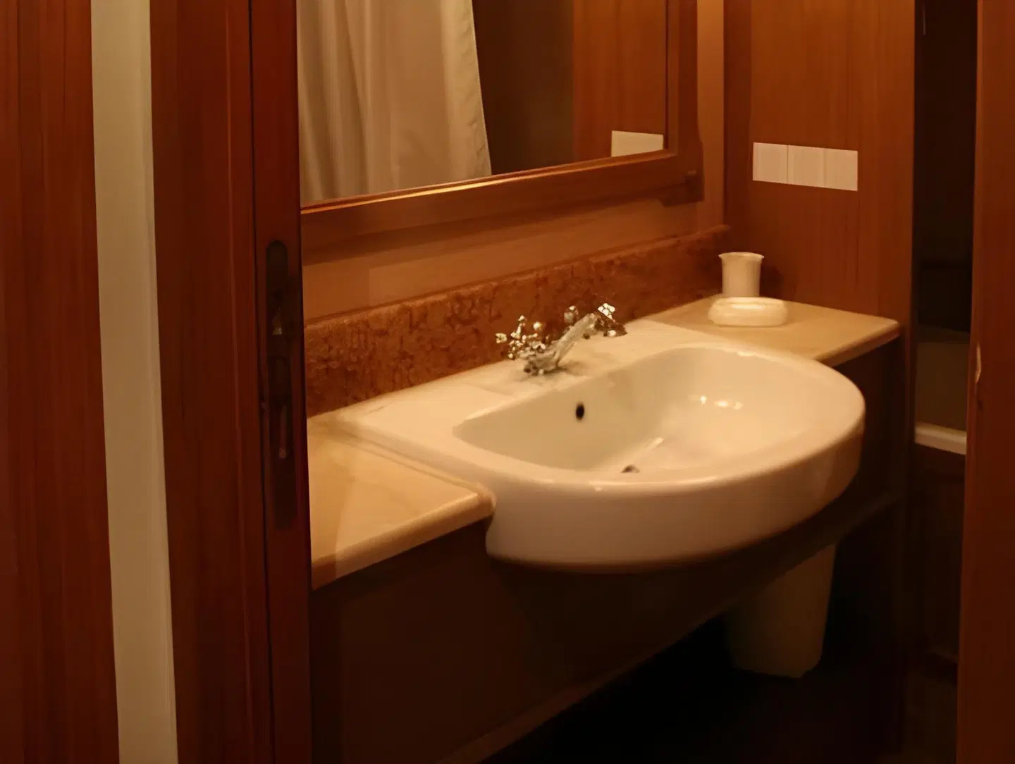 RTA Hotel Catturani Badezimmer