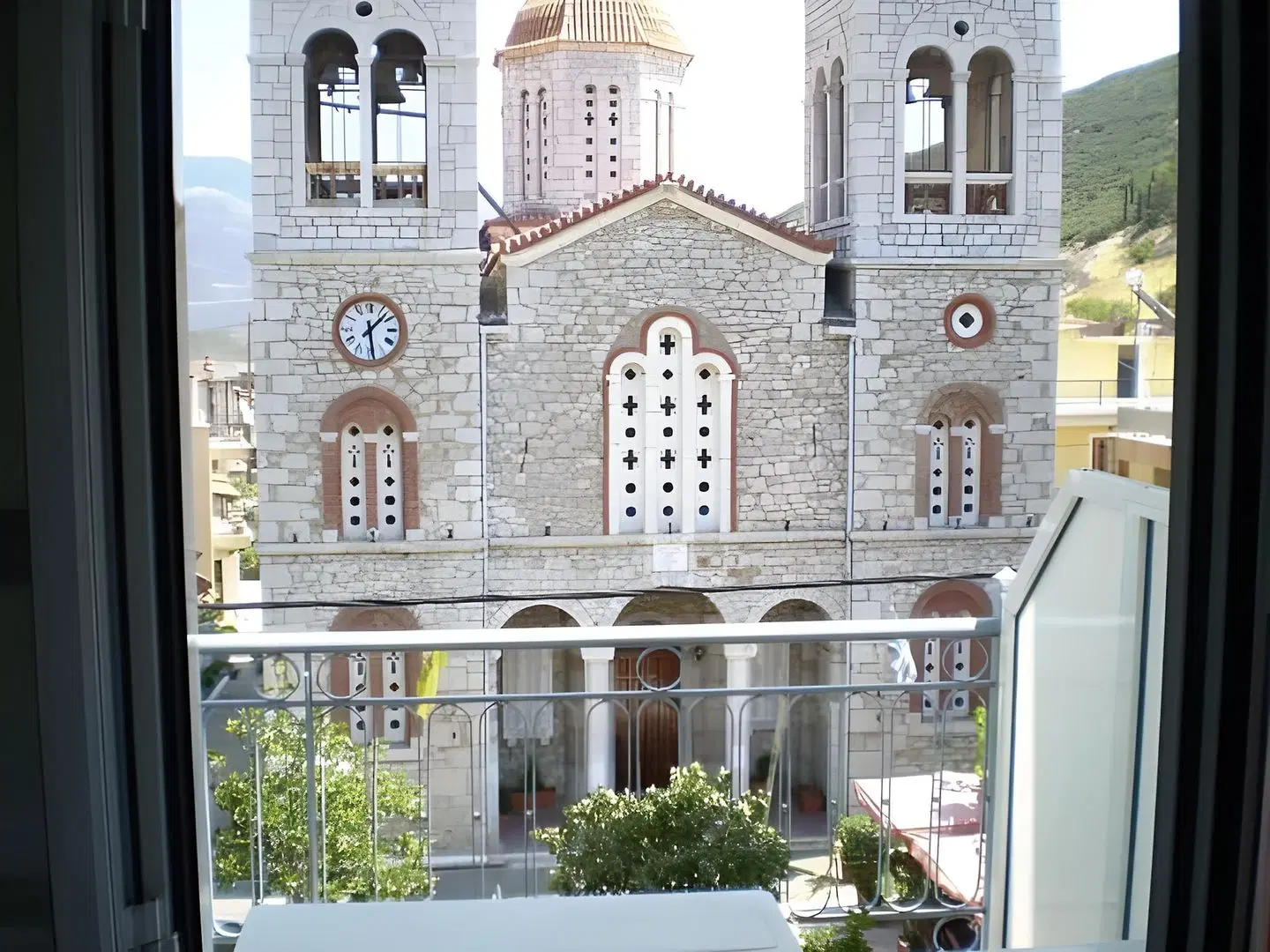 Koutriaris EXTERIOR