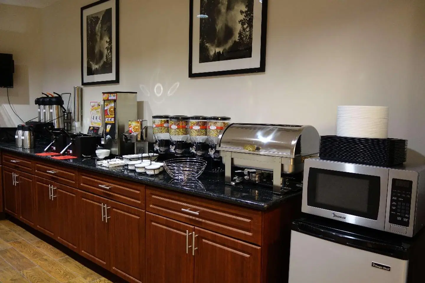 Ramada by Wyndham Sacramento Bar