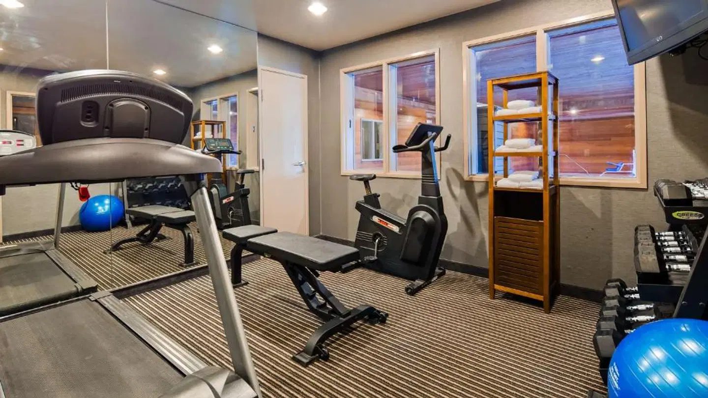 Best Western PLUS Rama Inn SPORTS_AND_LEISURE