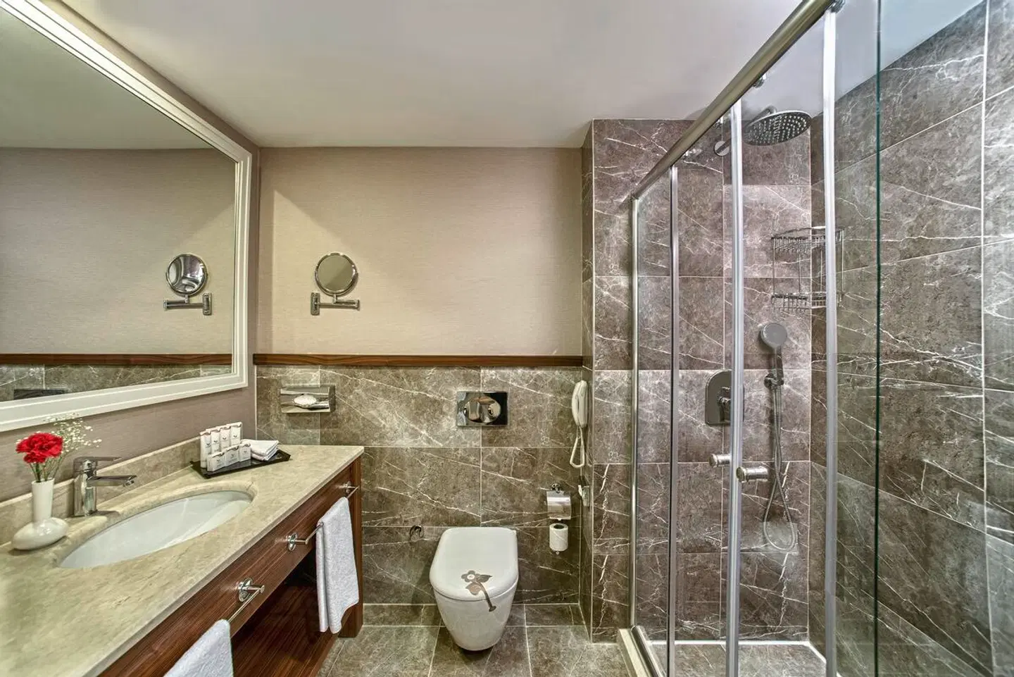 Aska Lara Resort & Spa Badezimmer