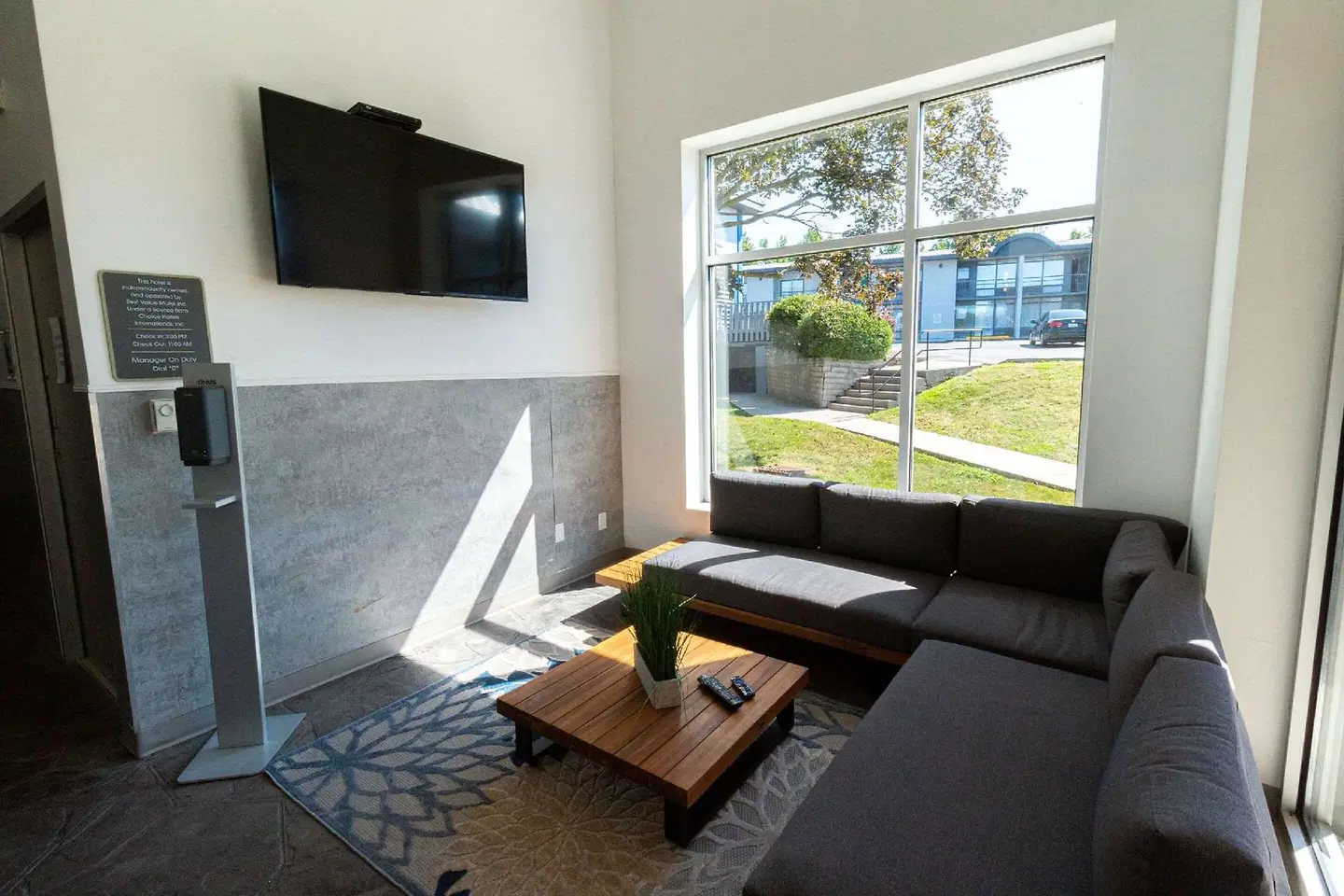 Comfort Suites Kingston Central ROOM_EXAMPLE