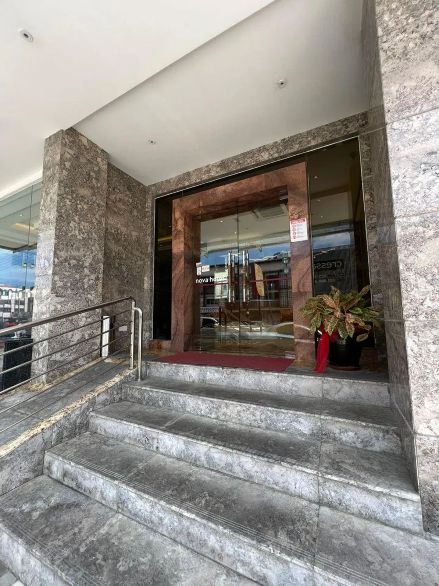 Nova Hotel Miri EXTERIOR
