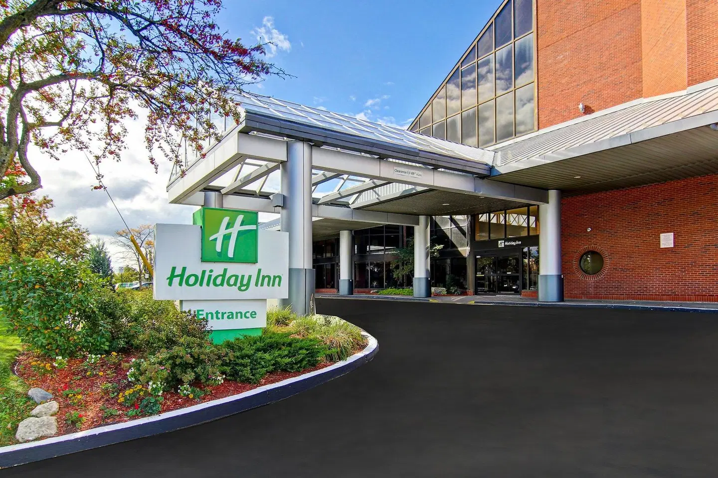 Holiday Inn Oakville (Centre) by IHG EXTERIOR