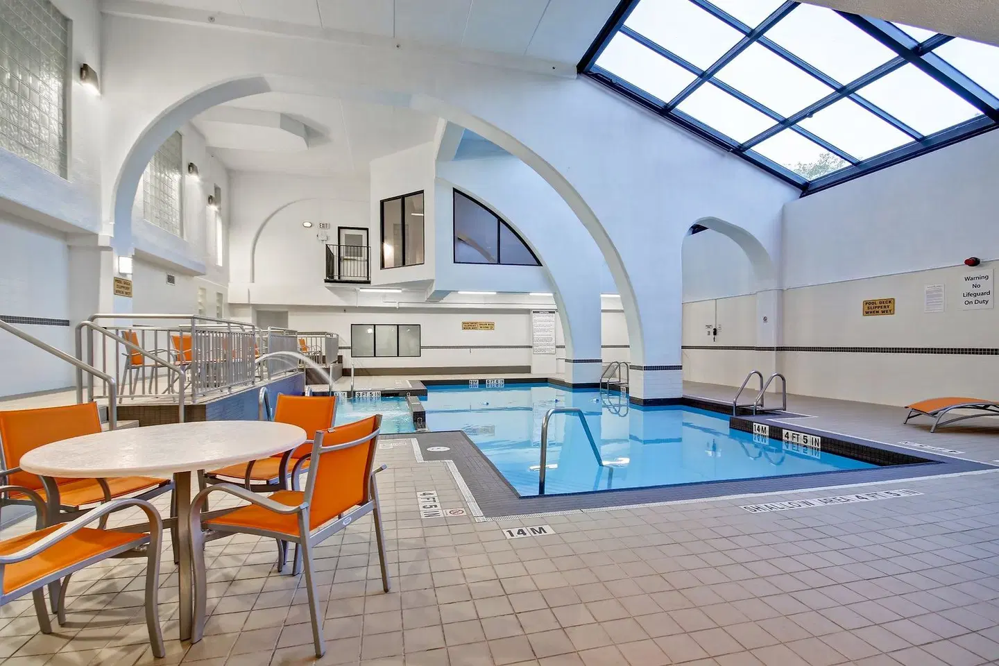 Holiday Inn & Suites Windsor (Ambassador Bridge) by IHG Hallenbad