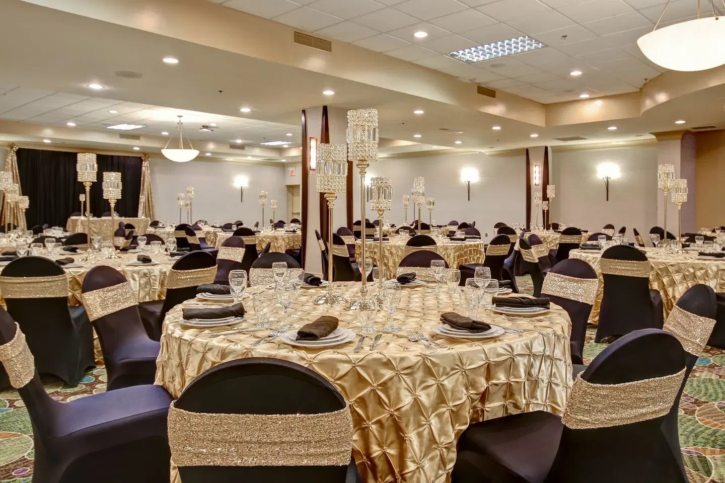 Holiday Inn & Suites Windsor (Ambassador Bridge) by IHG Restaurant