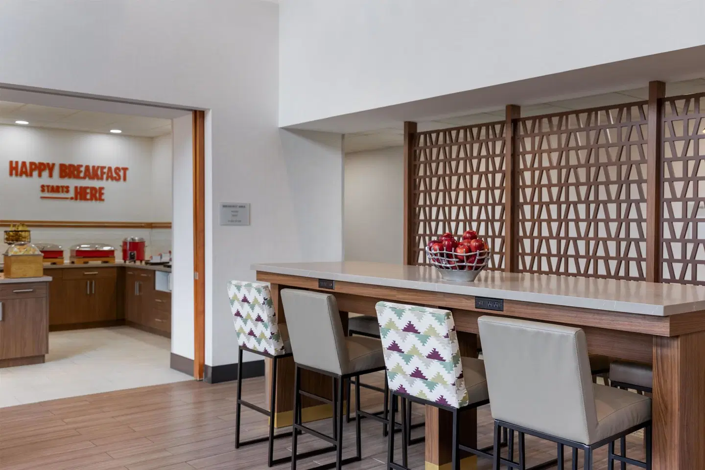 Hampton Inn & Suites by Hilton Windsor ROOM_EXAMPLE