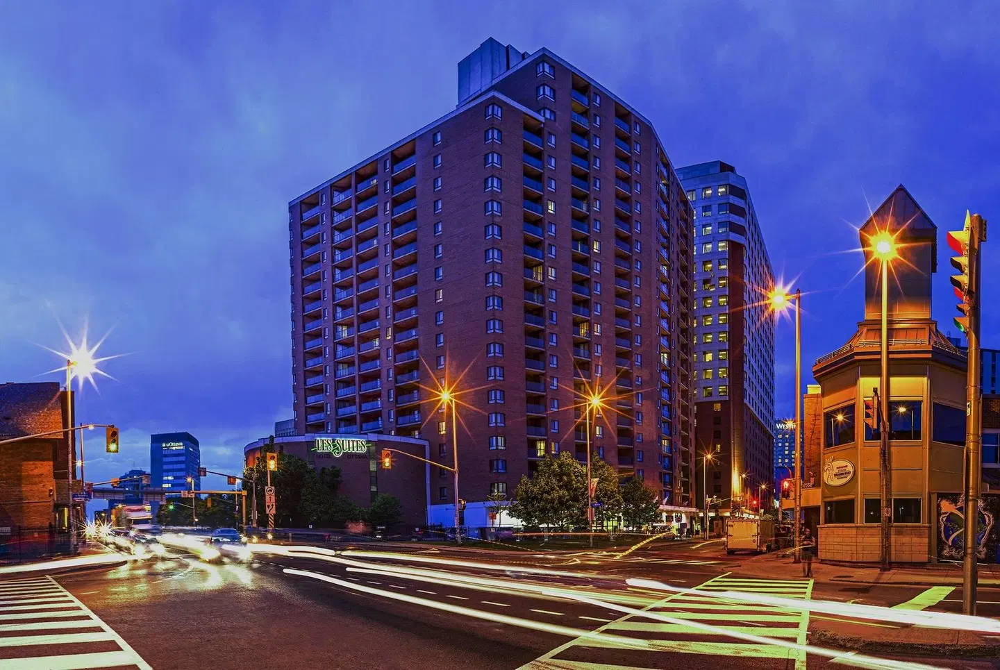 Les Suites Hotel EXTERIOR