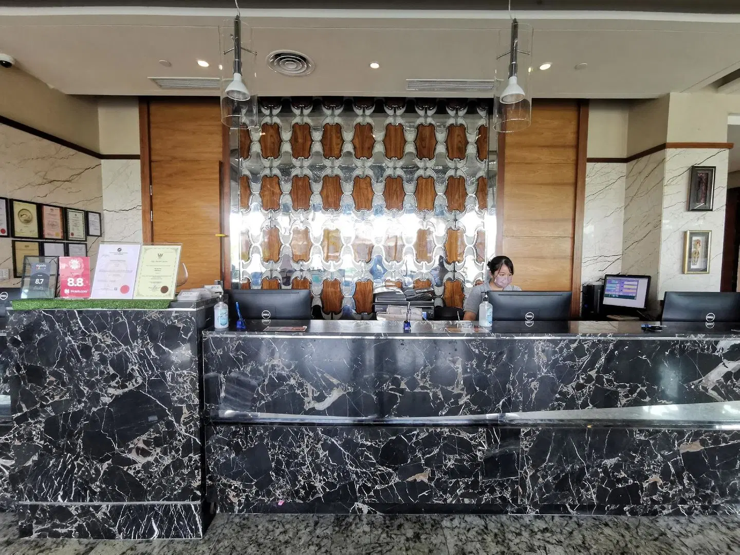 NU Hotel BAR