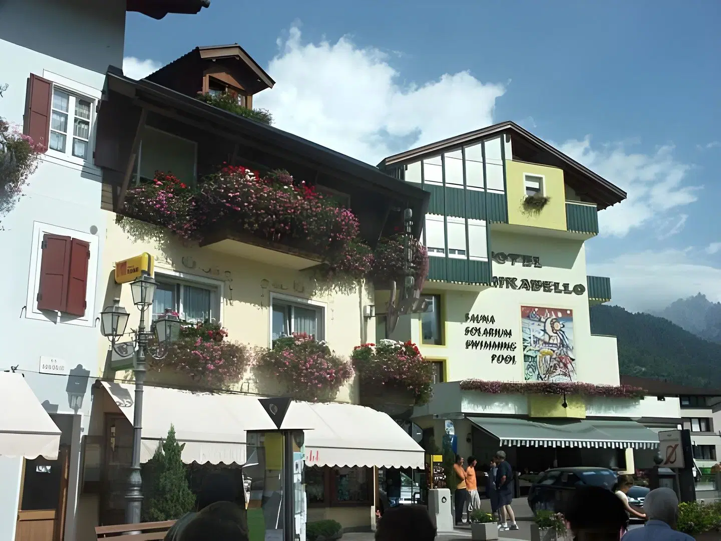 Mirabello EXTERIOR