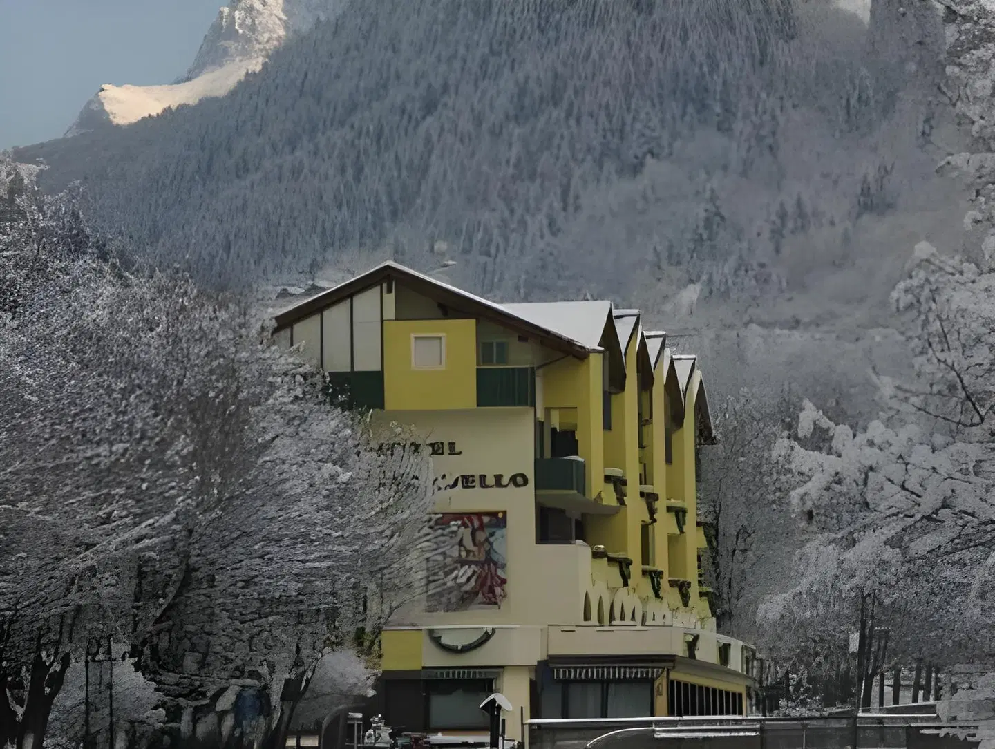 Mirabello EXTERIOR