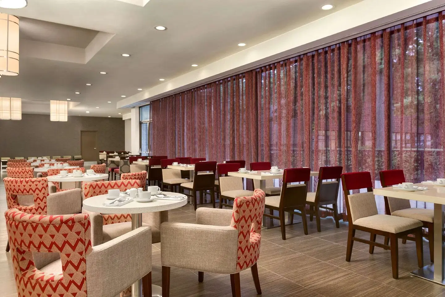DoubleTree by Hilton Hotel Toronto Airport West Restaurant