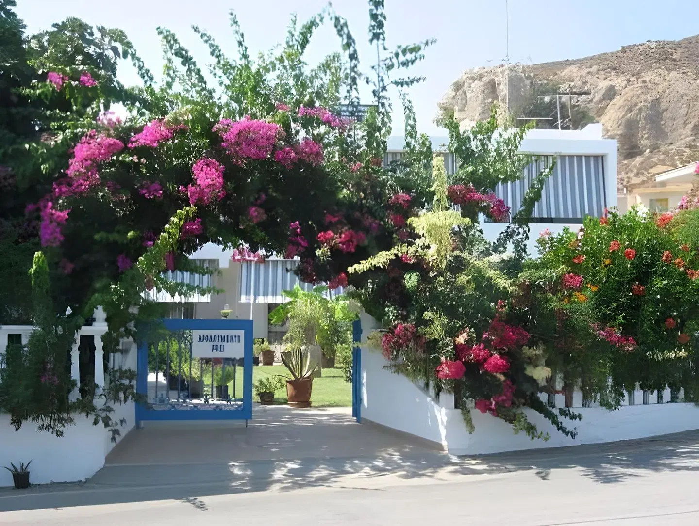 Antonios Apartments EXTERIOR