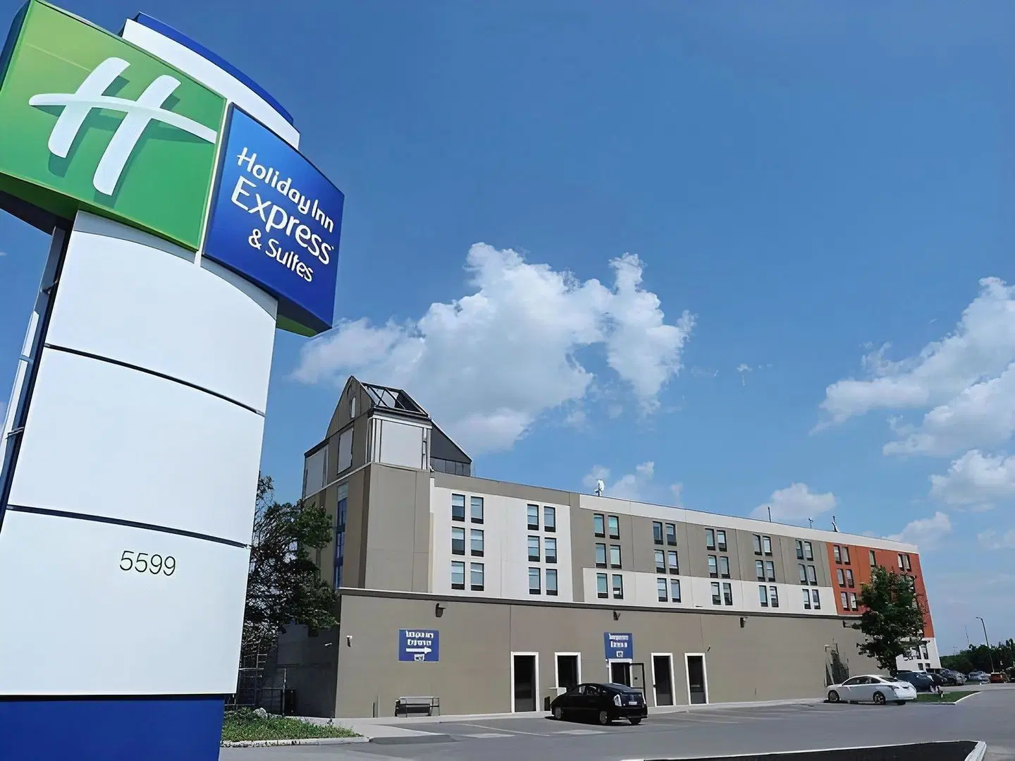 Holiday Inn Express & Suites Toronto Airport West by IHG EXTERIOR