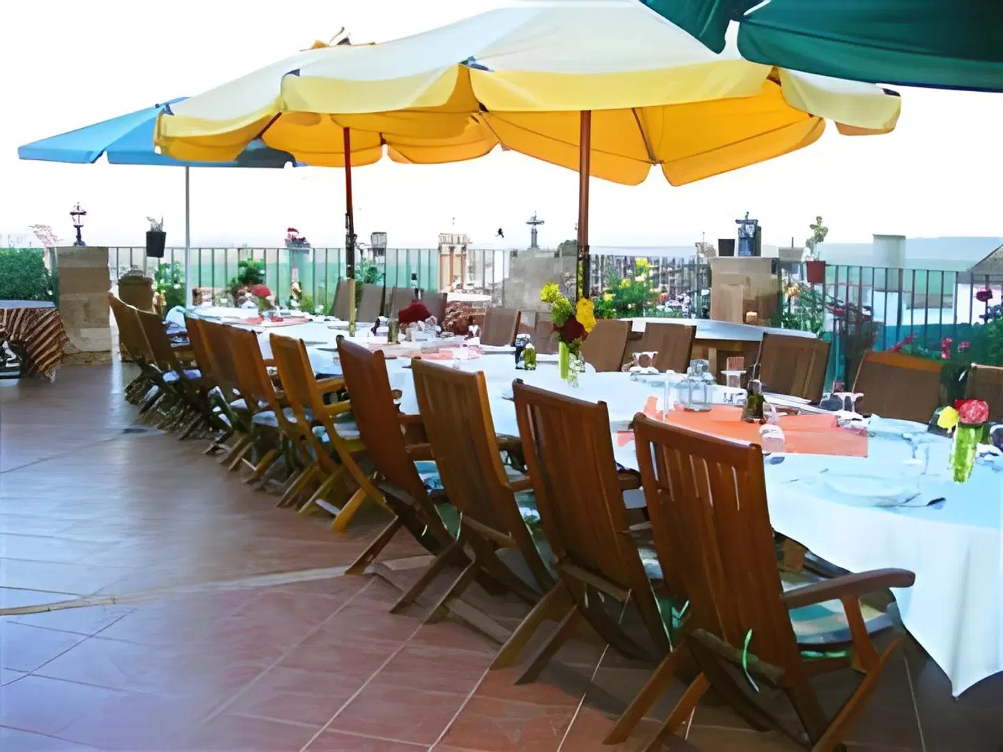 Palacio Guzmanes Restaurant