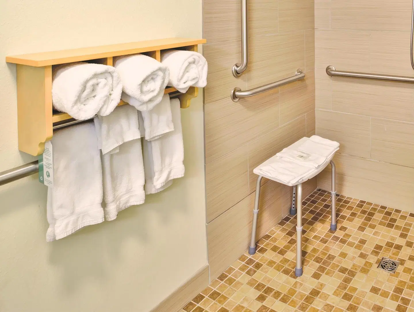 La Quinta Inn & Suites by Wyndham Rochester Badezimmer