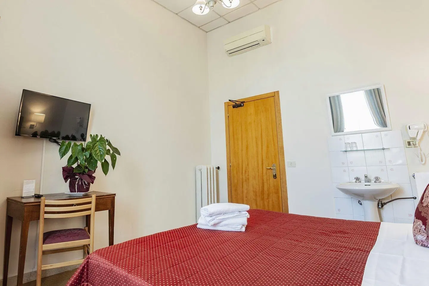 Hotel St James ROOM_EXAMPLE