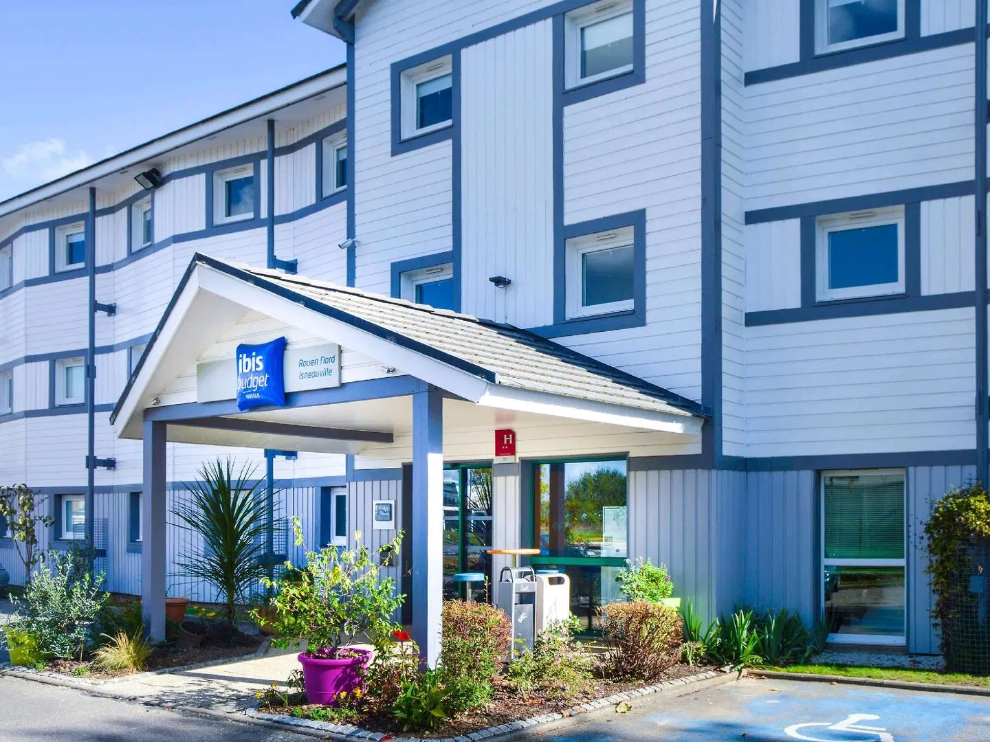 ibis budget Rouen Nord Isneauville EXTERIOR