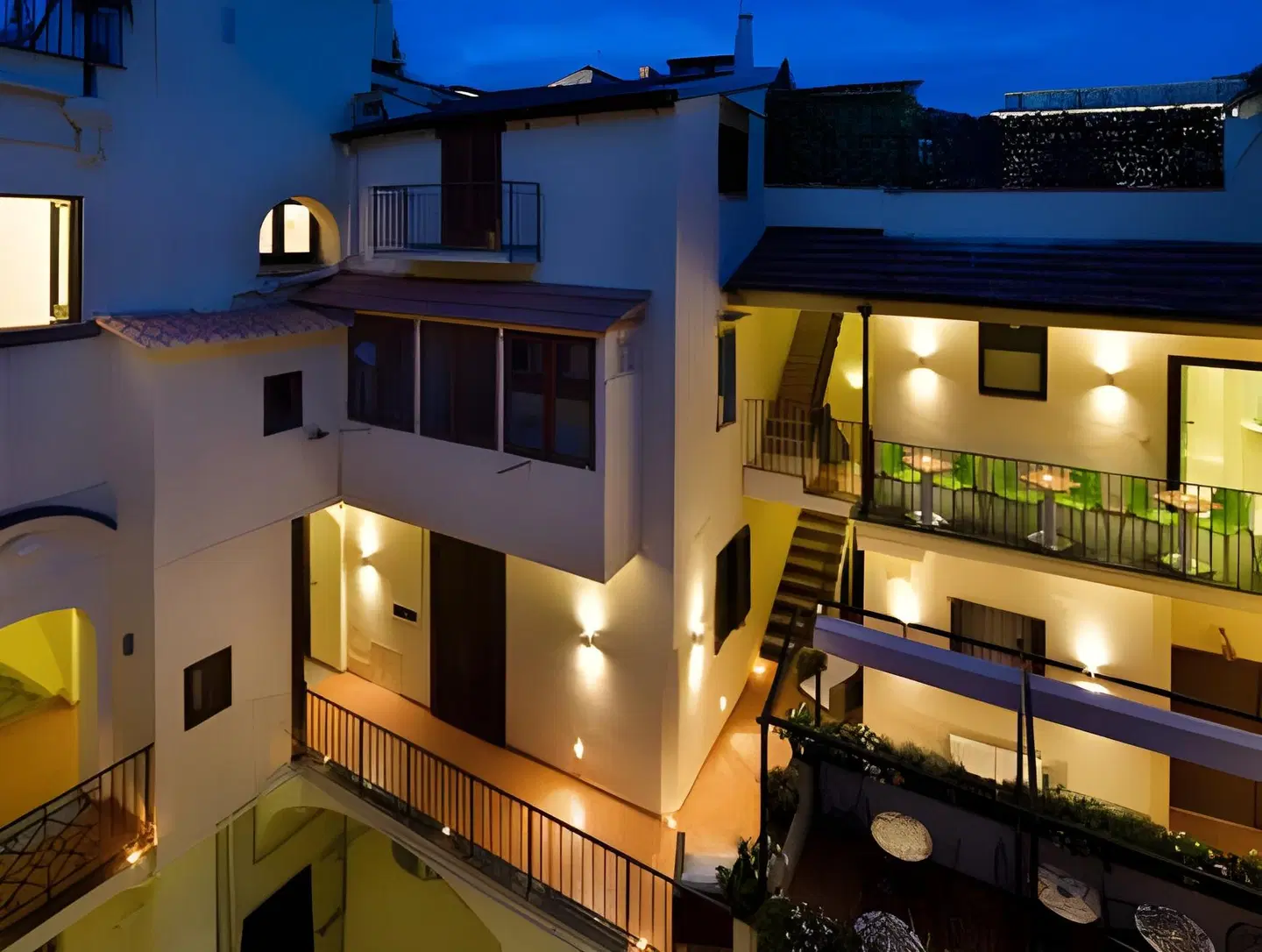 Palazzo Montefusco EXTERIOR