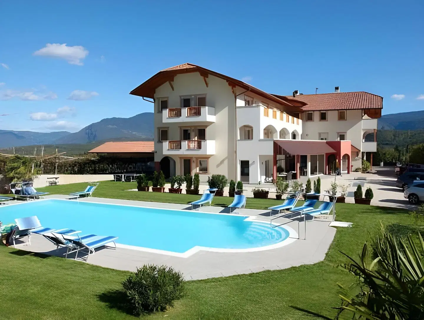 Garni Hotel Peterlinhof OUTDOOR_POOL