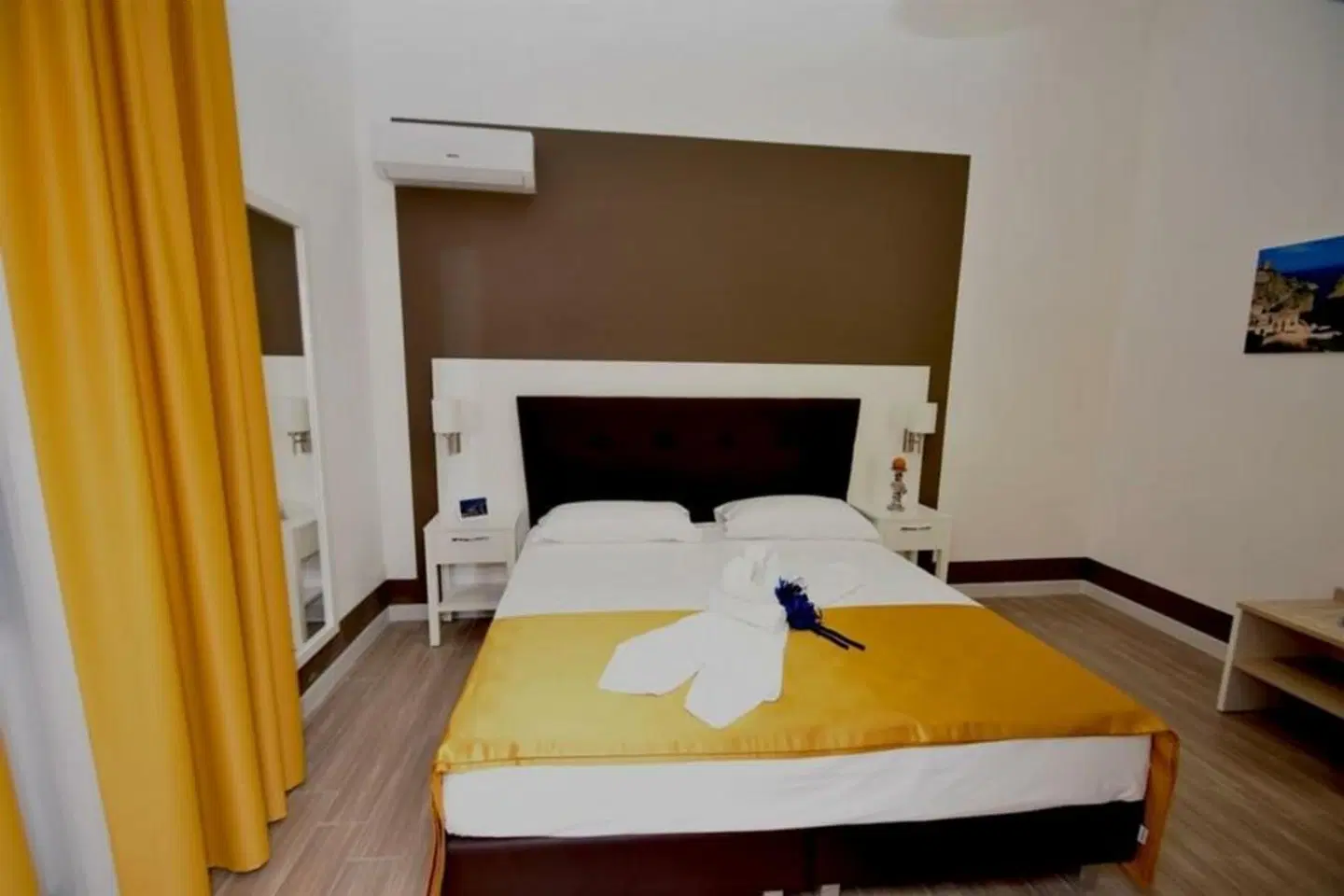 Blueeyes ROOM_EXAMPLE