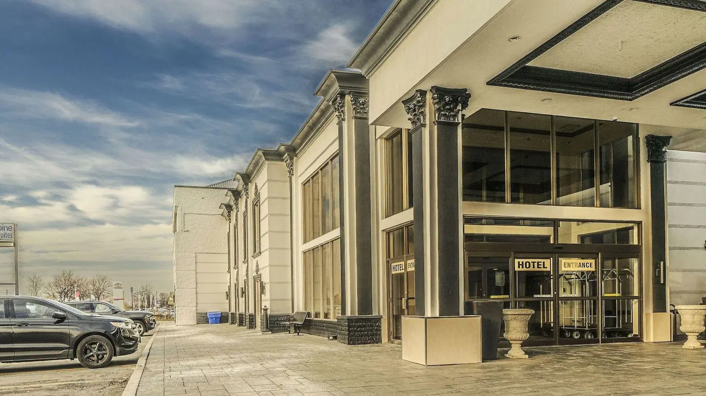 Woodbine Hotel & Suites EXTERIOR