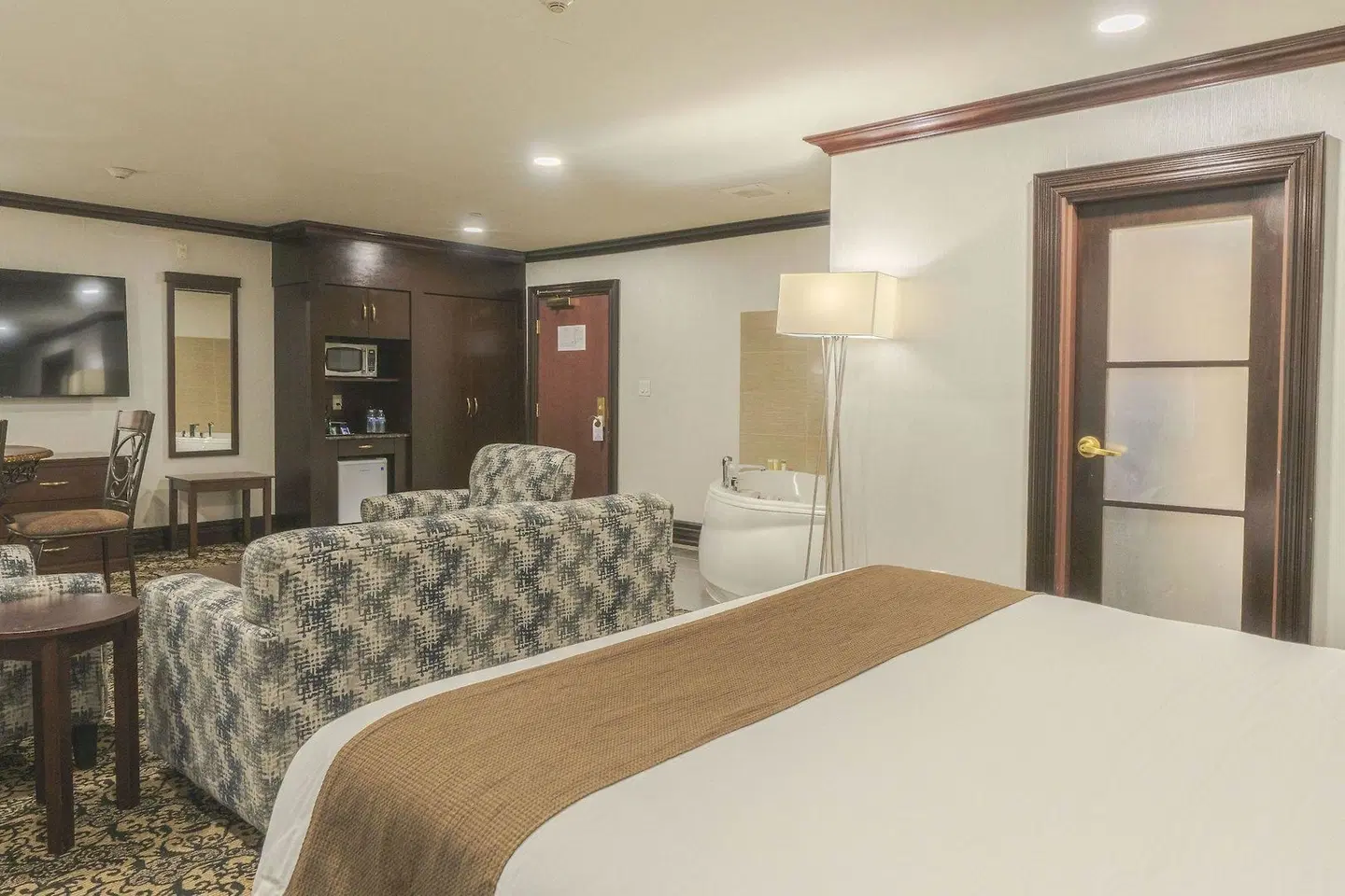 Woodbine Hotel & Suites ROOM_EXAMPLE