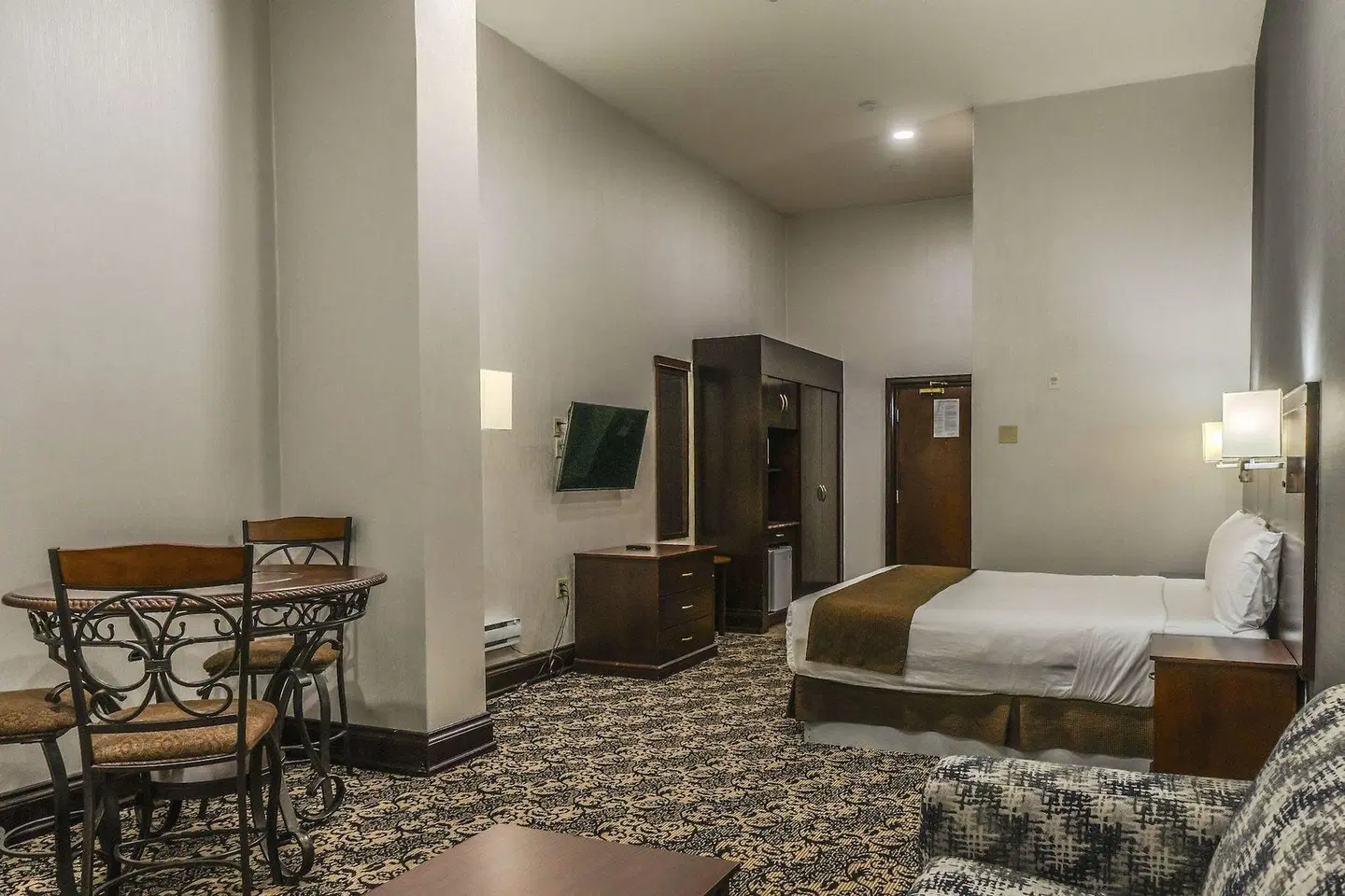 Woodbine Hotel & Suites ROOM_EXAMPLE