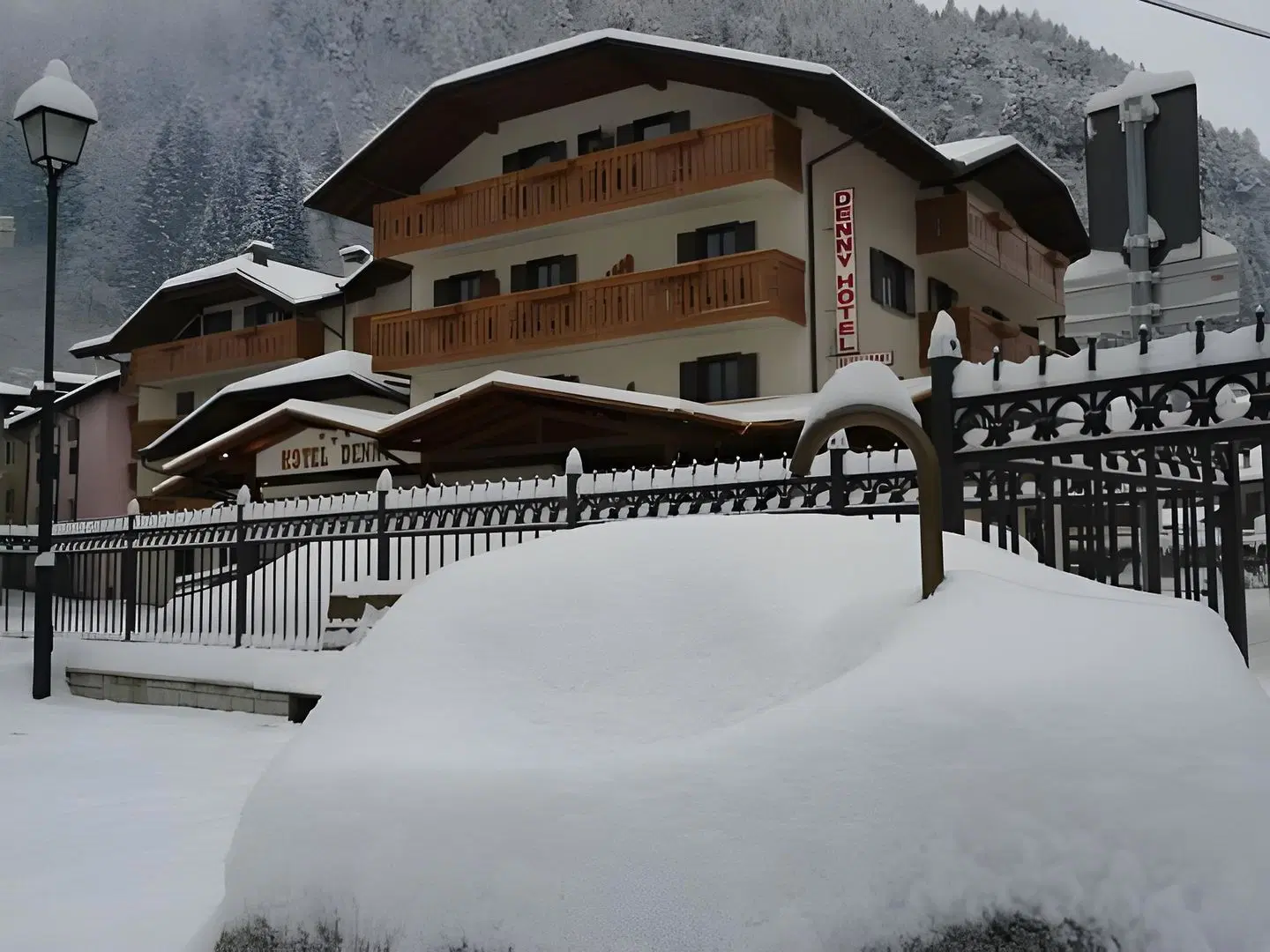 Hotel Denny EXTERIOR