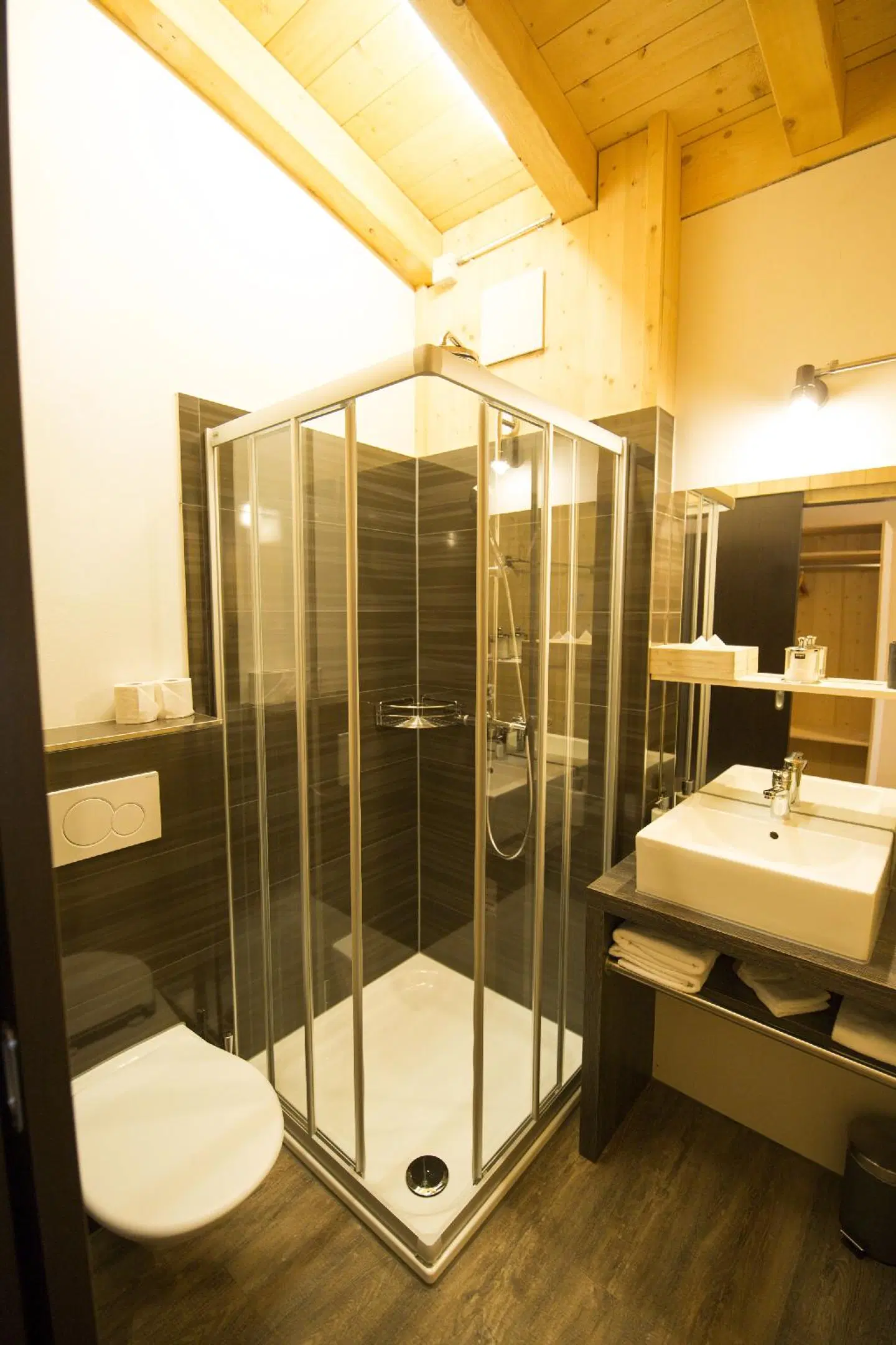 Hüttenhotel Husky Lodge Badezimmer