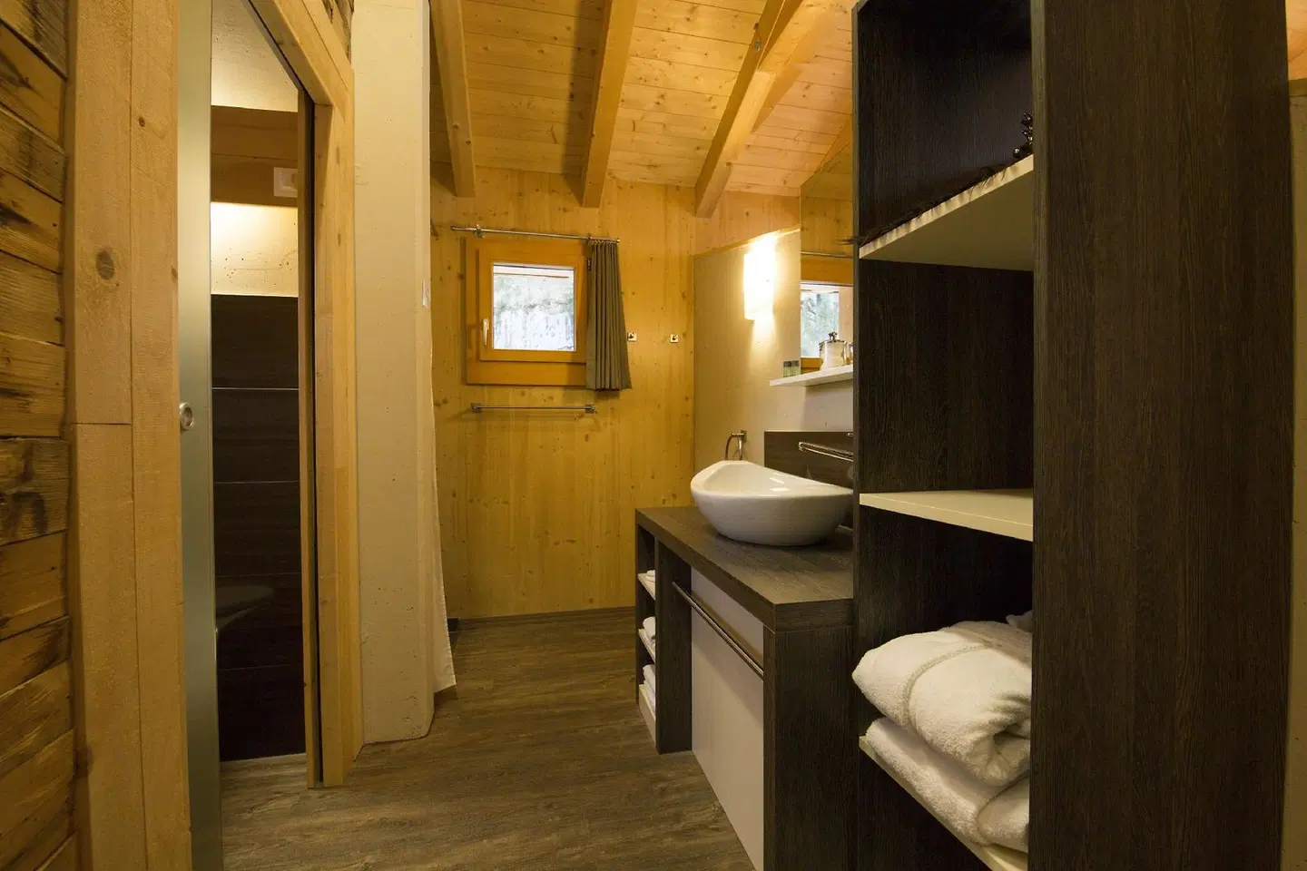 Hüttenhotel Husky Lodge Badezimmer
