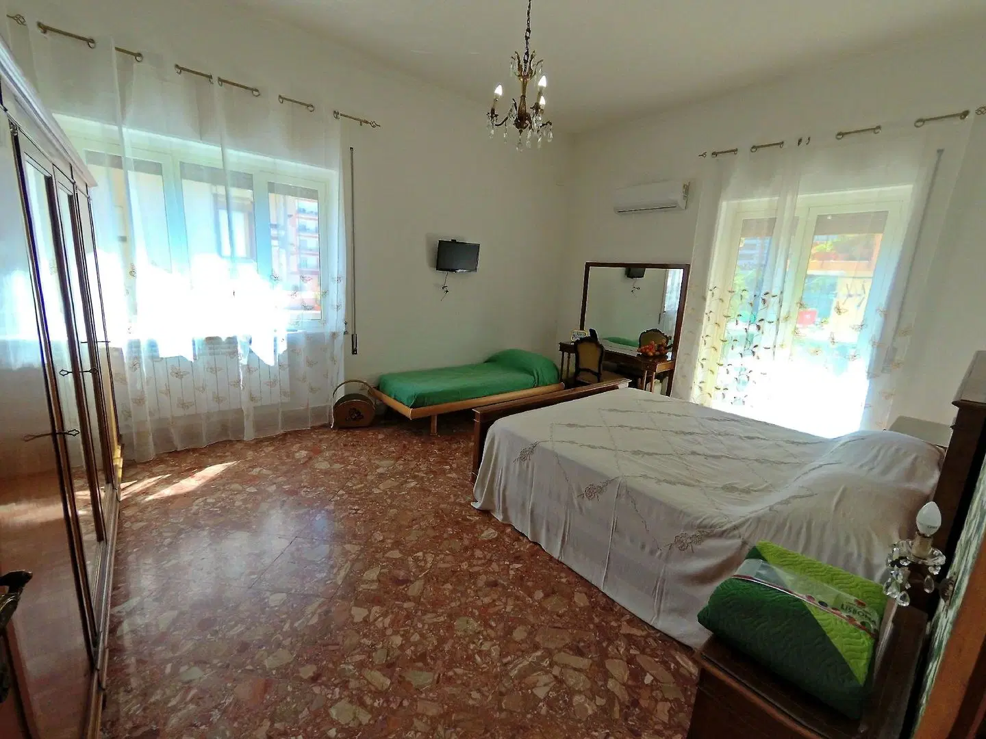 Olivarooms ROOM_EXAMPLE