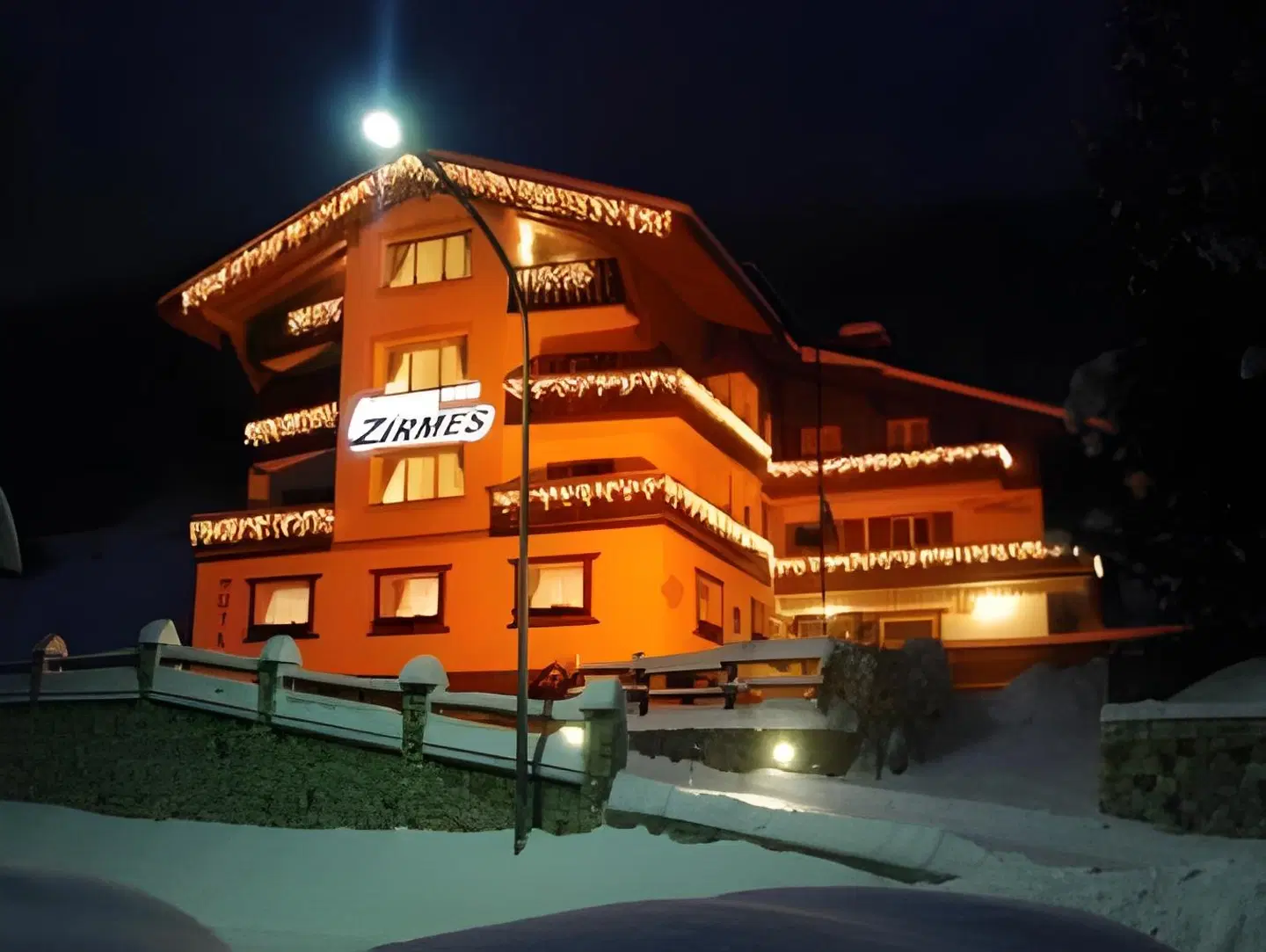 Ai Zirmes EXTERIOR