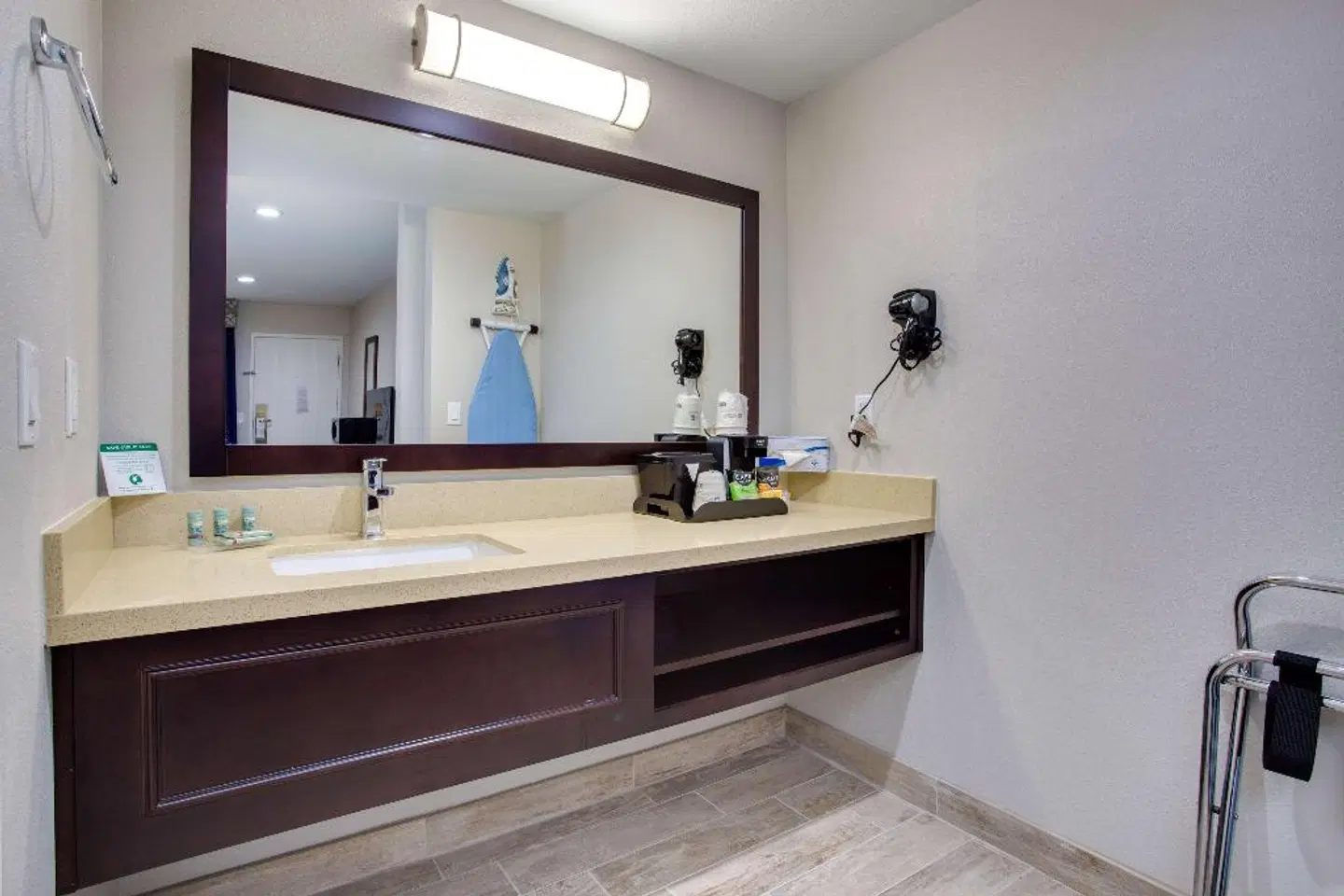 SureStay Plus Hotel by Best Western Chula Vista West Badezimmer