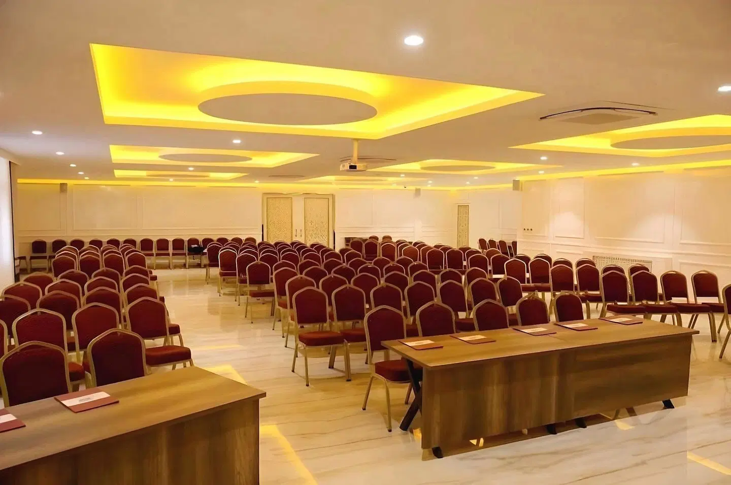 Emirtimes Hotel Tuzla Konferenz