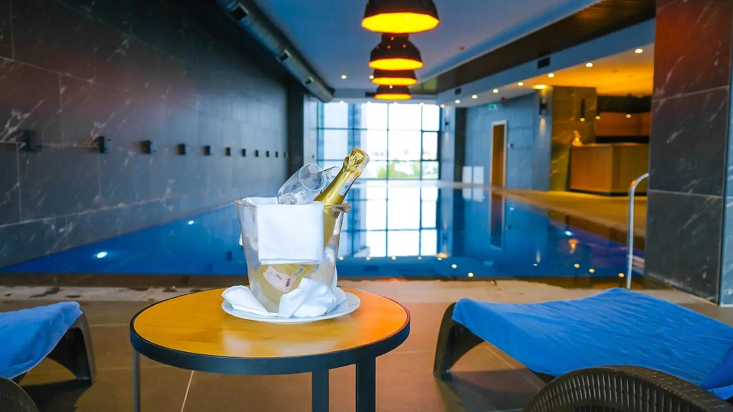 Serenity Comfort Hotel Hallenbad